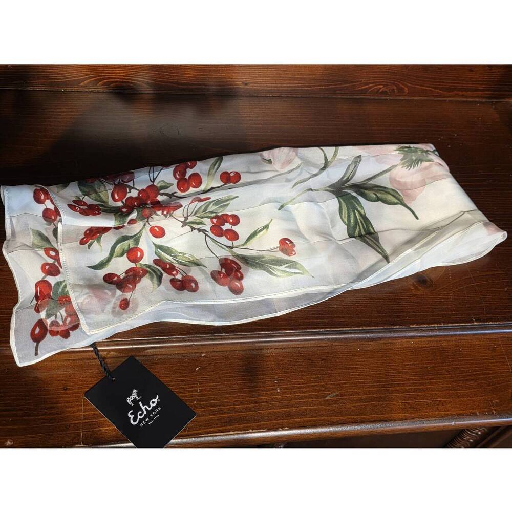 NEW ECHO holly berry scarf in crème